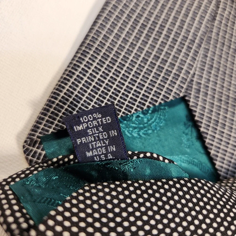 Tommy Hilfiger Mens Necktie 100%‎ Silk Black /Blue Geometric
